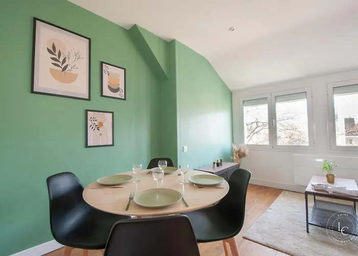Bright 70M Apartment Near City Center & The Loire